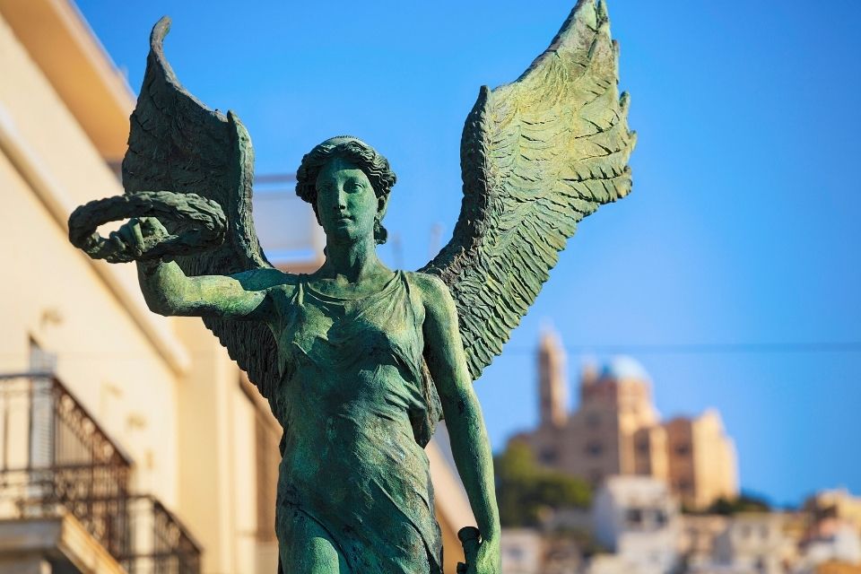 syros-nysi-solo travel